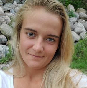 Meet your Posher, Cassandra